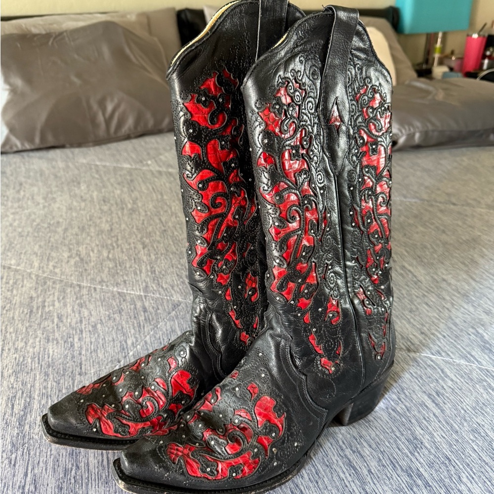 Corral Black and Red Heeled Boots with Intricate Design